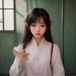 短发女性技术支持人员在办公桌前记录用户反馈问题的工作照